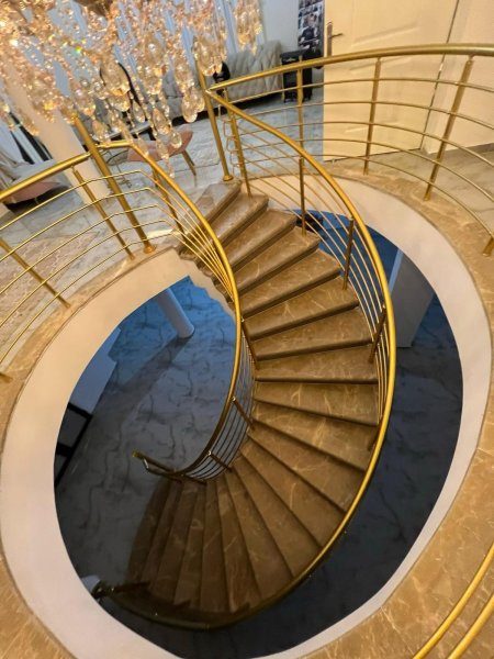 درابزين المنيوم سادة لون ذهبي سادة