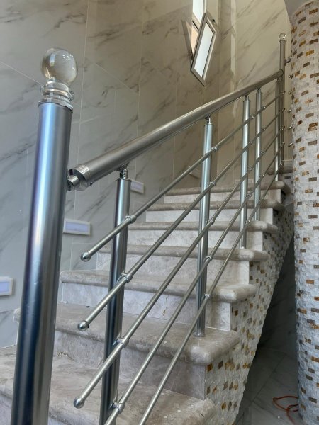 درابزين المنيوم سادة لون سيلفر