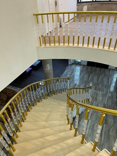 كريستال مميز ذهبي