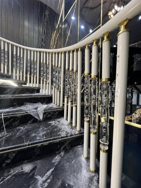 كريستال كريمي مميز