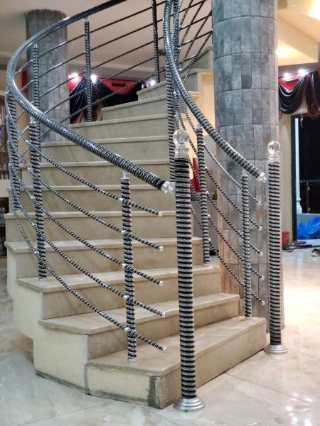 درابزين المنيوم أسود منقوش