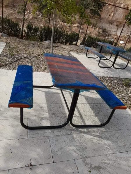 طاولة ومقعد f0021